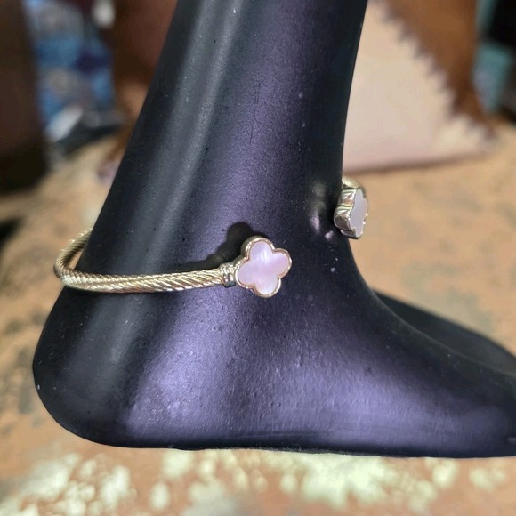 18K Gold-Plated Four-Leaf Clover Bracelet 7.75 Inches - Picture 8 of 9